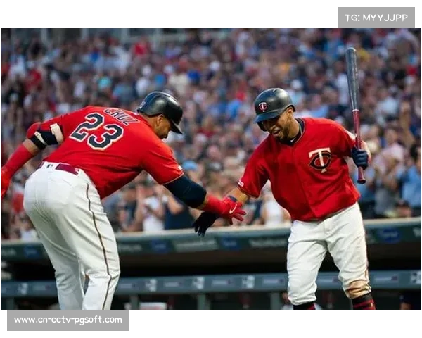 桑德哈根威胁使用顶膝,雏量级冠军战火药味十足 桑德哈根威胁使用顶膝,雏量级冠军战火药味十足