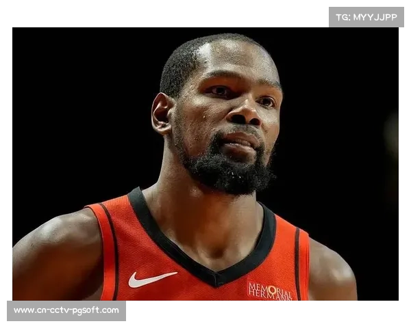 杜兰特赛前晒生活照引热议,布克塔图姆等球星点赞