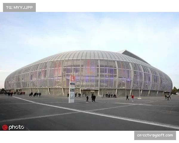 里尔宣布将于夏季对皮埃尔-莫鲁瓦球场进行草皮更换